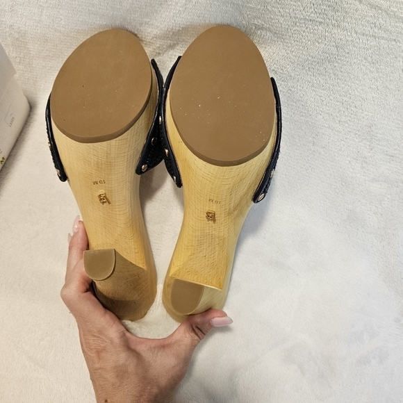 Veronica Beard Navy and Tan Mules - Picture 5 of 11